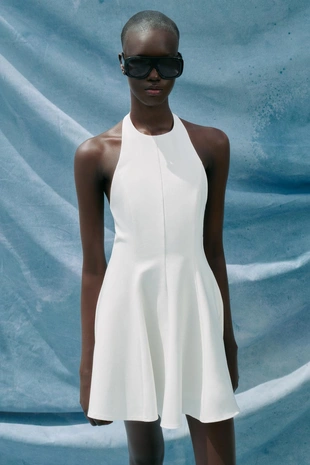 Короткое платье с горловиной халтер и юбкой годе- Заказать в России