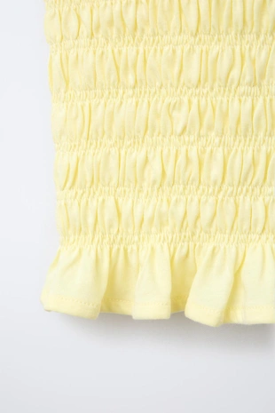 Футболка с эластичными резинками