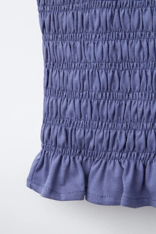 Футболка с эластичными резинками