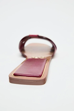 Сандалии кожаные со скрещенными деталями на плоской подошве- Заказать в России