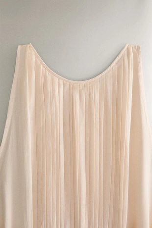 Ночная рубашка из атласа с плиссировкой- Заказать в России