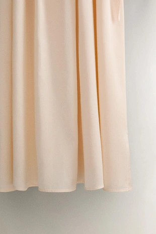 Ночная рубашка из атласа с плиссировкой- Заказать в России