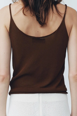 Трикотажный топ на бретелях