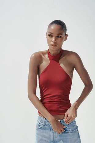 Топ из полиамида с горловиной халтер- Заказать в России