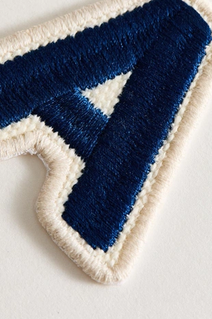 Заплатка с буквой A на термоклейкой основе- Заказать в России