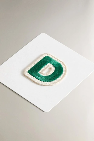 Термоаппликация с буквой D- Заказать в России