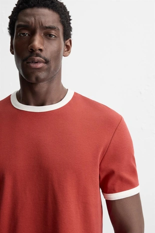 Базовая футболка в рубчик с контрастом- Заказать в России