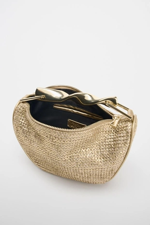 Небольшая сумка с металлической ручкой