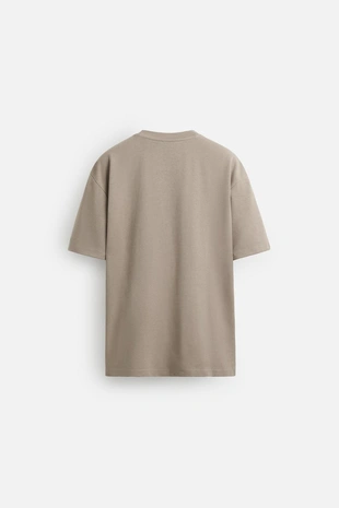 Базовая футболка классического кроя