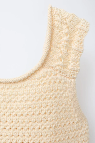 Комбинированное трикотажное платье с вышивкой в швейцарском стиле- Заказать в России