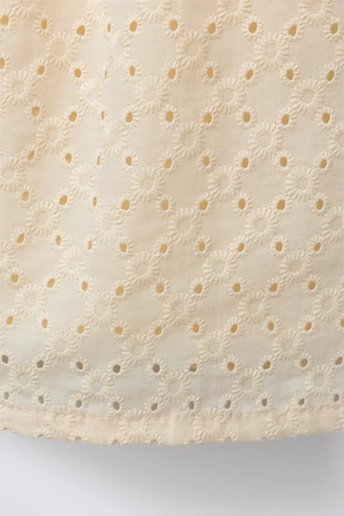 Комбинированное трикотажное платье с вышивкой в швейцарском стиле- Заказать в России