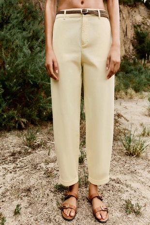 Брюки чинос с плетеным ремнем