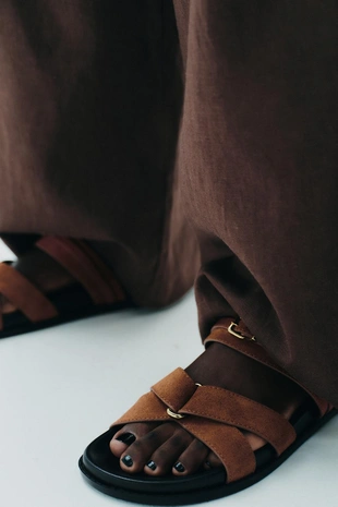 Замшевые сандалии с перекрещенными ремешками- Заказать в России