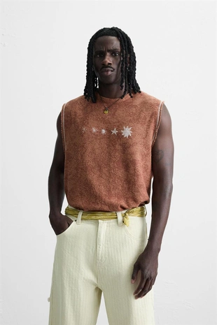 Трикотажная майка с эффектом потертости- Заказать в России