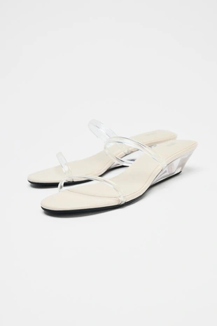 Виниловые босоножки на танкетке- Заказать в России