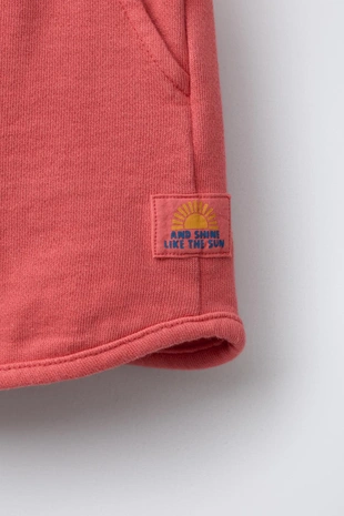 STRAIGHT FIT GARMENT-DYED PLUSH BERMUDA SHORTS WITH LABEL- Заказать в России