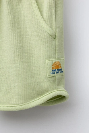 STRAIGHT FIT GARMENT-DYED PLUSH BERMUDA SHORTS WITH LABEL- Заказать в России