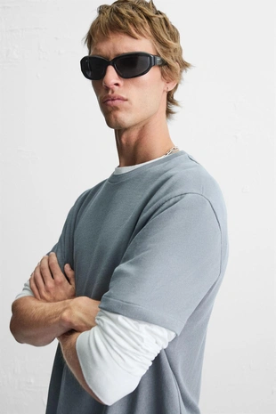 Трикотажная футболка стандартного кроя- Заказать в России