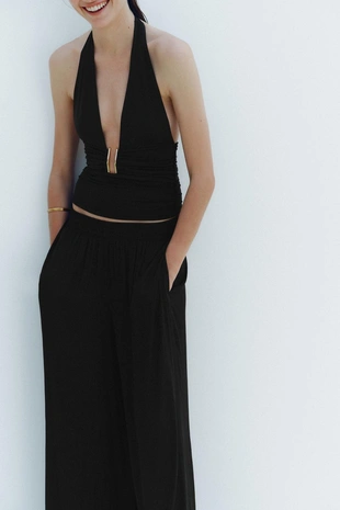 Топ с драпировкой и горловиной халтер