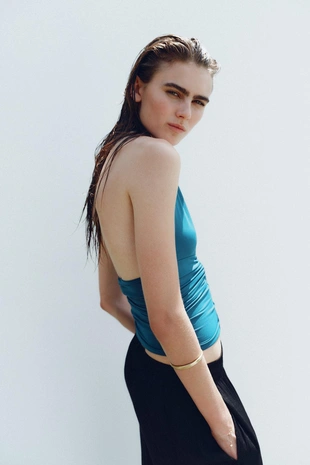 Топ с драпировкой и горловиной халтер- Заказать в России