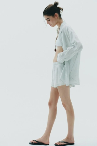 Полосатые шорты в пижамном стиле из марли- Заказать в России