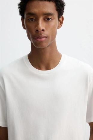 Приталенная футболка с эффектом потертости- Заказать в России