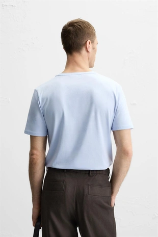 Базовая приталенная футболка SLIM FIT