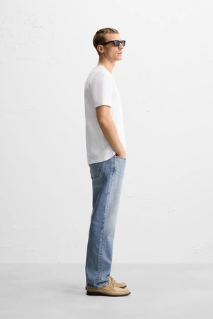 Базовая футболка с V-образным вырезом- Заказать в России