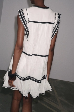 Короткое платье с вышивкой — ZW COLLECTION- Заказать в России