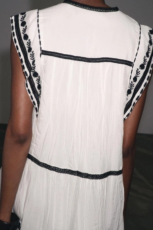 Короткое платье с вышивкой — ZW COLLECTION- Заказать в России