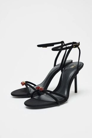 Босоножки с перекрестными ремешками и бусинами- Заказать в России