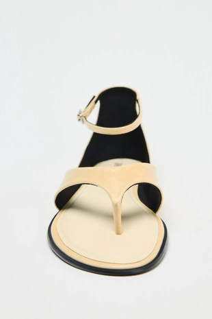 Кожаные сандалии с перемычкой для пальца- Заказать в России