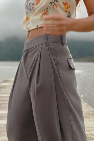 Брюки с двойными защипами и клапанами- Заказать в России