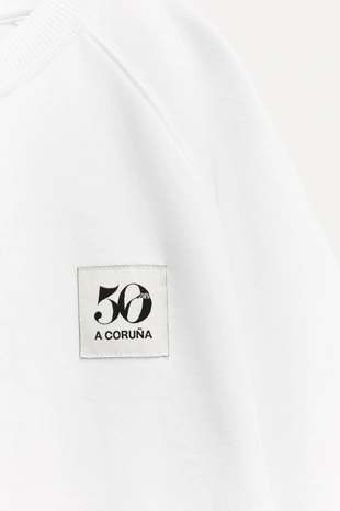 1/2-6 лет/ толстовка с карманом и нашивкой 50TH ANNIVERSARY - Заказать в России