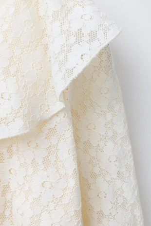 Асимметричный топ с кружевным рисунком и оборкой- Заказать в России