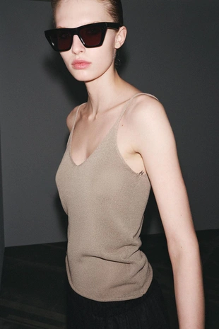 Трикотажный топ на бретелях