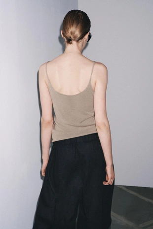 Трикотажный топ на бретелях