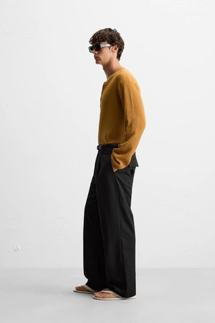 Трикотажная футболка с воротником на пуговицах- Заказать в России