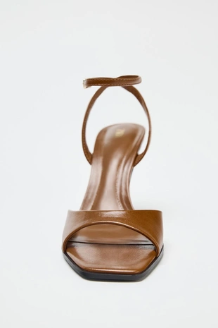 Лакированные босоножки