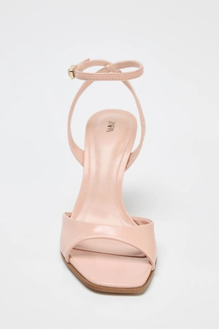 Лакированные босоножки