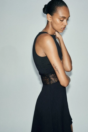 Короткое платье с кружевом- Заказать в России