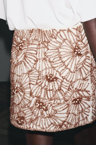 Короткая юбка с вышивкой в виде цветов — ZW COLLECTION- Заказать в России