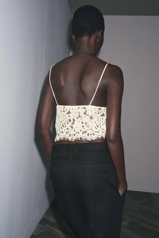 Укороченный топ с вышивкой- Заказать в России