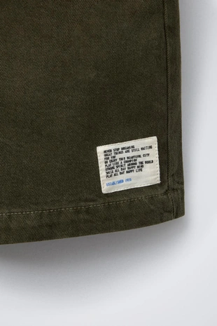 Прямые бермуды из твила с этикеткой- Заказать в России