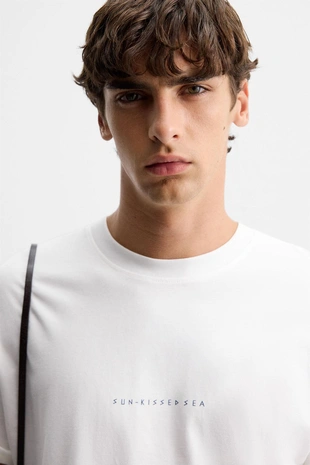 Футболка с контрастной нашивкой- Заказать в России