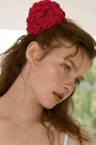 Заколка для волос с тканевым цветком- Заказать в России