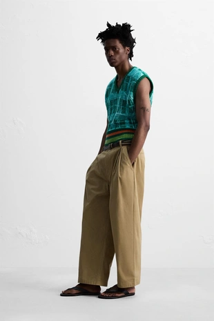 Трикотажный жилет с графическим принтом © OTIS KWAME KYE QUAICOE- Заказать в России