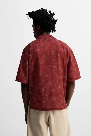 Рубашка с цветочным рельефом © OTIS KWAME KYE QUAICOE- Заказать в России