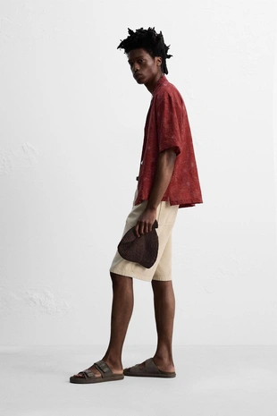 Рубашка с цветочным рельефом © OTIS KWAME KYE QUAICOE- Заказать в России