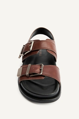 Сандалии с кожаными ремешками и пряжками- Заказать в России